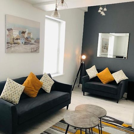 Spacious And Bright Town Centre Apartment Ballycastle Exterior foto