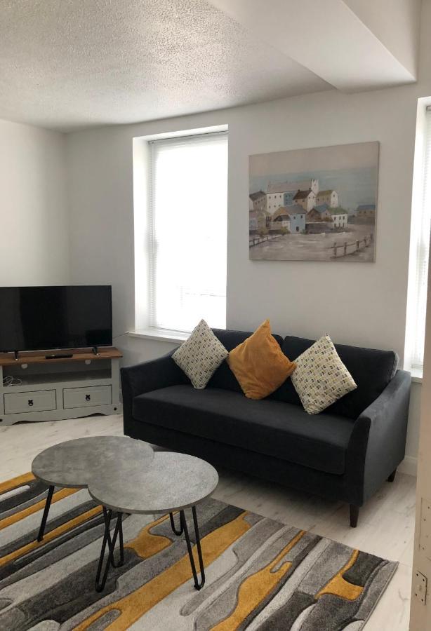 Spacious And Bright Town Centre Apartment Ballycastle Exterior foto